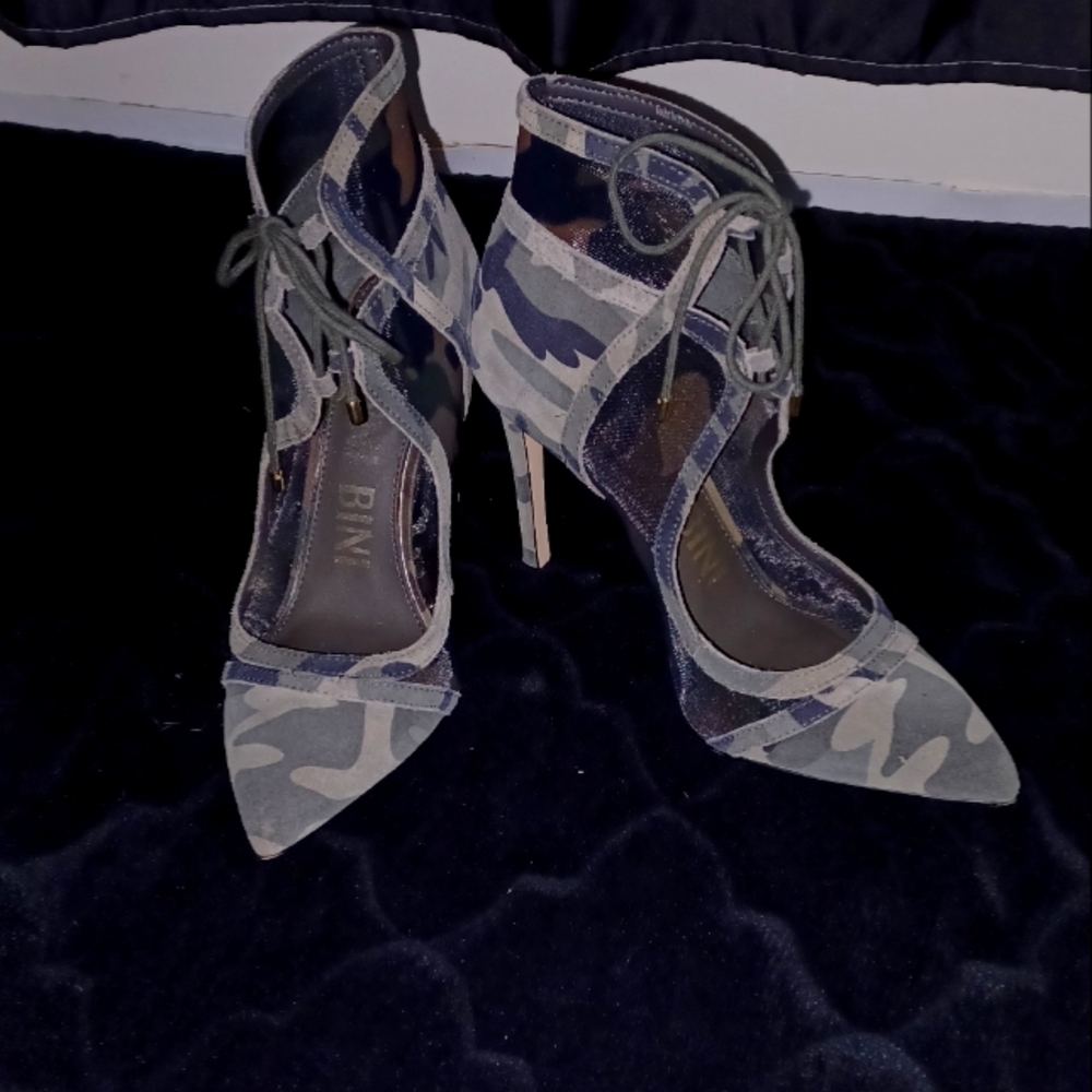 Gianni Bini Camouflage  heels